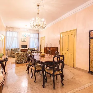 casa-vescovo-free-wi-fi-near-san-marco-square.hotelinveneto.com/